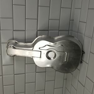 Wilton 1977 Electric Guitar Cake Pan